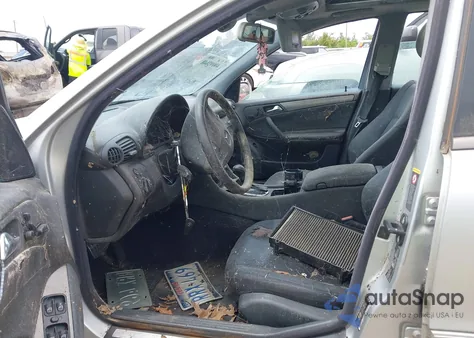 2004 Mercedes-Benz C 230 Kompressor Sport/Sport из США, поврежденный, VIN WDBRF40J24F506937